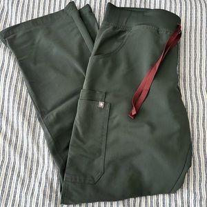 FIGS Kade Cargo Scrub Pants 3 Pockets
